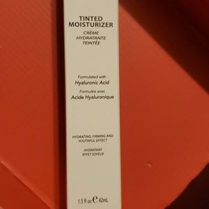 NIB Studiomakeup tinted moisturizer